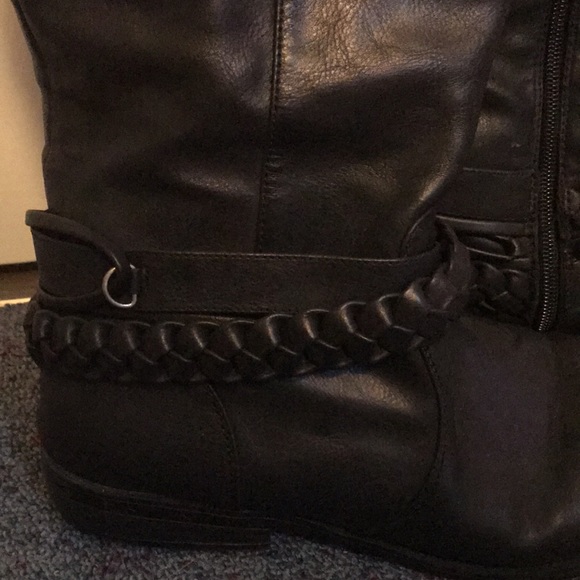 Knee high black boots - Picture 2 of 3